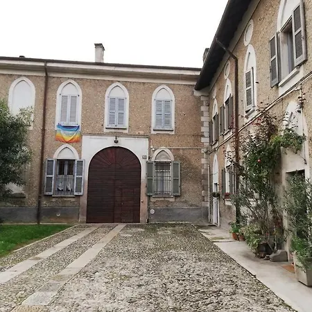Cozy House In A Secret Garden! Apartment